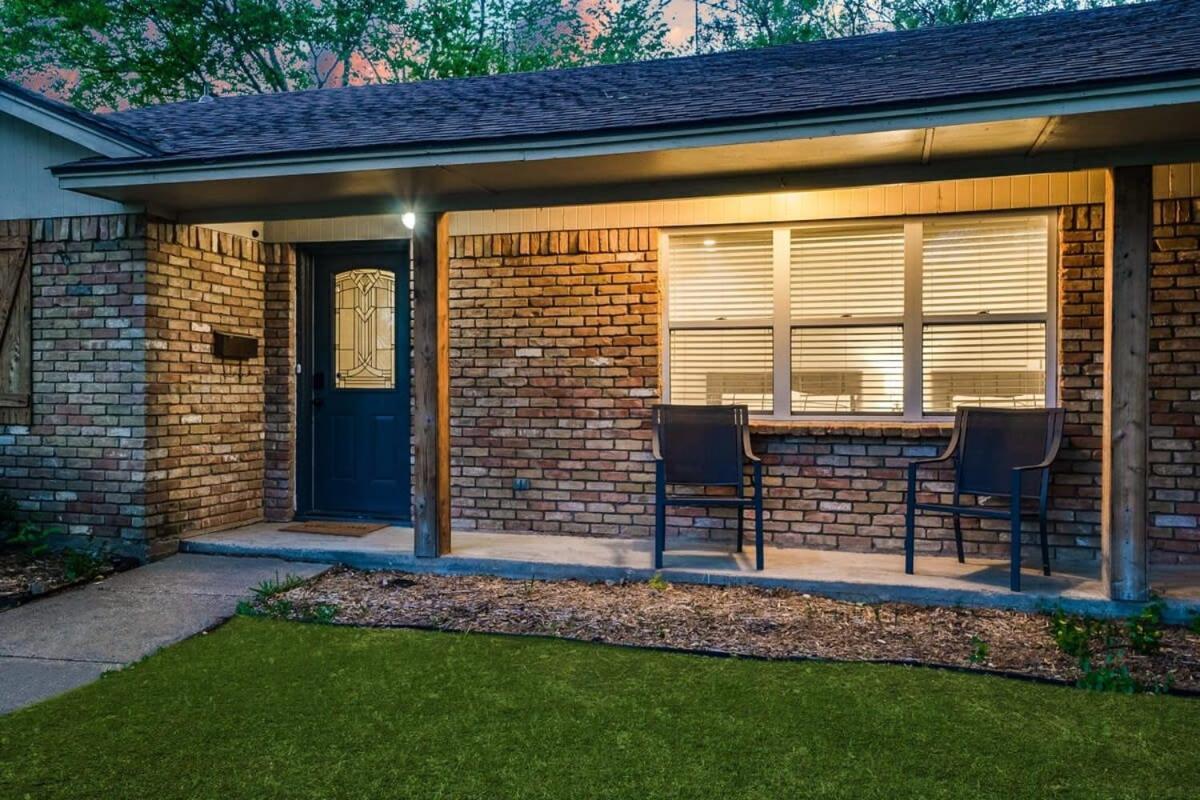 5-Bd 2-Ba Spring Valley Park Home W Backyard Fun Dallas Exterior photo